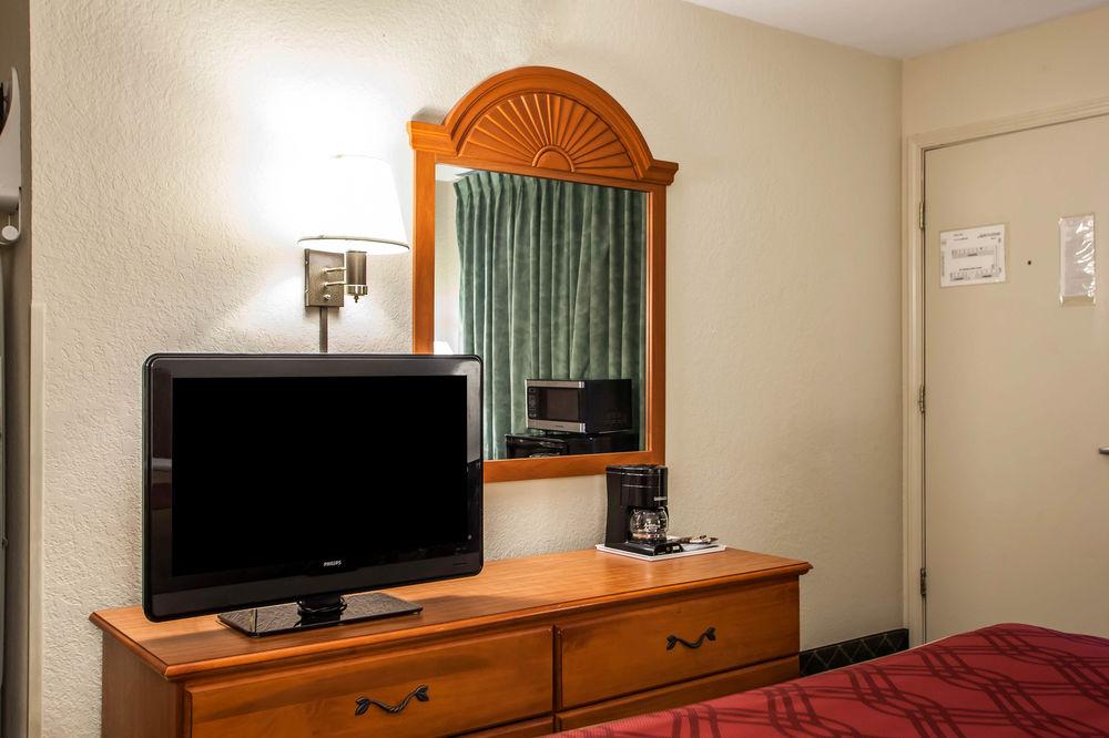 Economy Inn & Suites Hannibal Extérieur photo